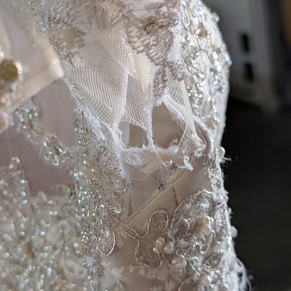Elegant Long-Sleeve Beaded Wedding Dress - White - Picture 6 of 7